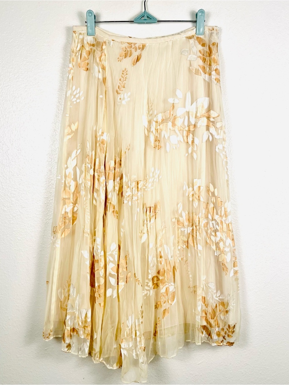 VINCE Size 4 Crinkled Pleated Asymmetrical Cream Beige Floral Midi Skirt - Picture 2 of 6